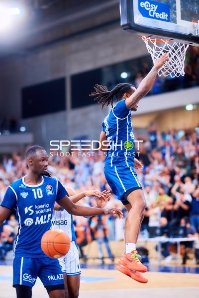Dunk Bakary Dibba (10;MLP Academics Heidelberg)