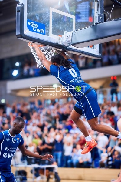 Dunk DJ Horne (0;MLP Academics Heidelberg), Bakary Dibba (10;MLP Academics Heidelberg)
