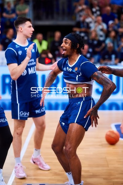 Feier Andrew O’Brien (3;MLP Academics Heidelberg), Michael Weathers (20;MLP Academics Heidelberg)