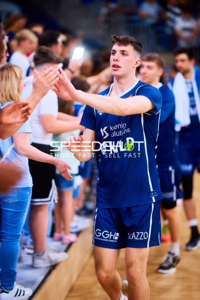 High Five Andrew O’Brien (3;MLP Academics Heidelberg)