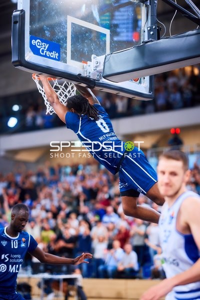Dunk DJ Horne (0;MLP Academics Heidelberg), Bakary Dibba (10;MLP Academics Heidelberg)