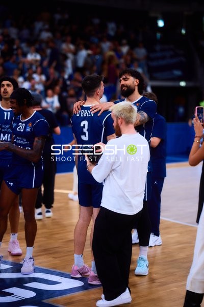 Feier nach Spiel Andrew O’Brien (3;MLP Academics Heidelberg), Michael Weathers (20;MLP Academics Heidelberg), Erol Ersek (11;MLP Academics Heidelberg)