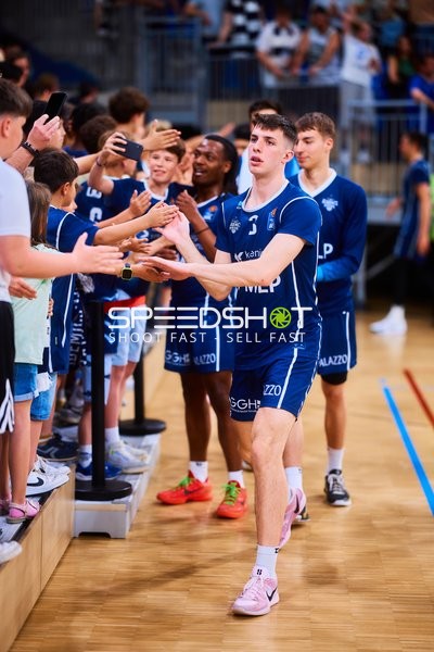 High-Five Andrew O’Brien (3;MLP Academics Heidelberg), DJ Horne (0;MLP Academics Heidelberg)