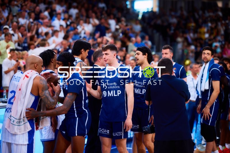 Handshake Andrew O’Brien (3;MLP Academics Heidelberg), Mateo Šerić (21;MLP Academics Heidelberg)