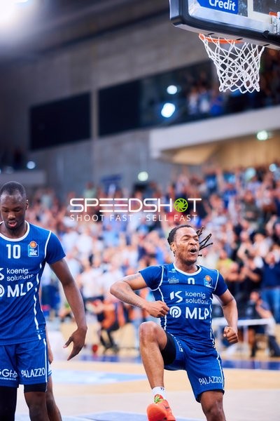 Jubel Bakary Dibba (10;MLP Academics Heidelberg), DJ Horne (0;MLP Academics Heidelberg)