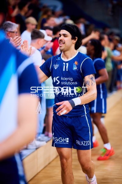 Spielerbegrüßung Erol Ersek (11;MLP Academics Heidelberg)