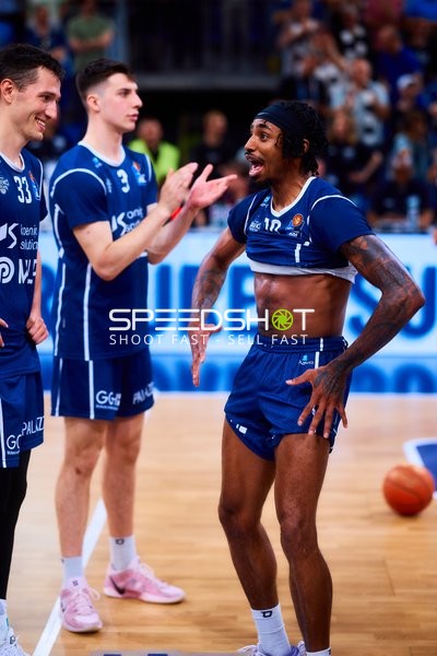 Feier Ryan Mikesell (33;MLP Academics Heidelberg), Andrew O’Brien (3;MLP Academics Heidelberg), Michael Weathers (20;MLP Academics Heidelberg)