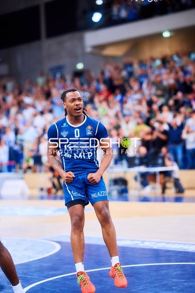 Jubel DJ Horne (0;MLP Academics Heidelberg)