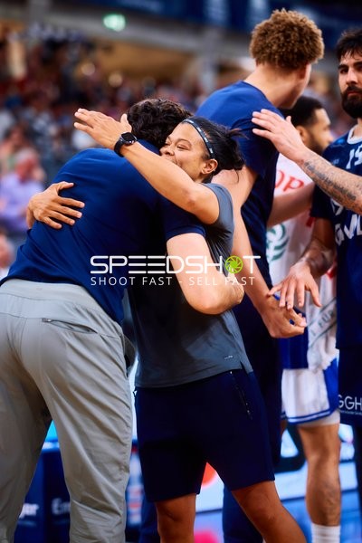 Umarmung Marcel Keßen (15;MLP Academics Heidelberg), Serena Benavente (991;MLP Academics Heidelberg)