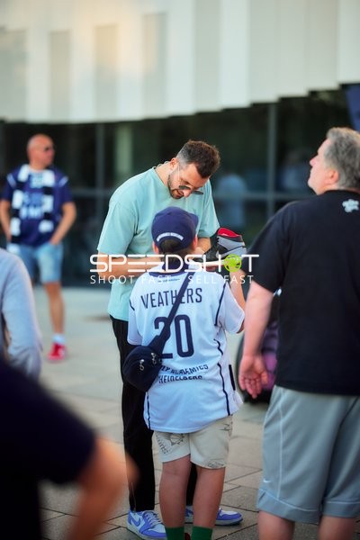 Autogramm Paul Zipser Paul Zipser (9;MLP Academics Heidelberg), Fan Michael Weathers (20;MLP Academics Heidelberg)