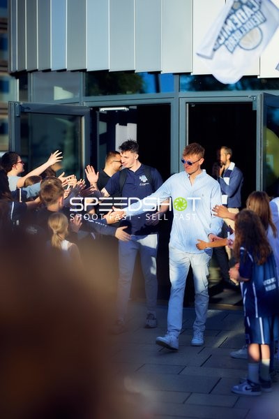 Begrüßung Andrew O’Brien (3;MLP Academics Heidelberg), Niklas Würzner (2;MLP Academics Heidelberg)