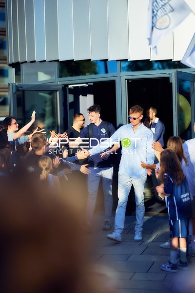 Fanbegrüßung Andrew O’Brien (3;MLP Academics Heidelberg), Niklas Würzner (2;MLP Academics Heidelberg)