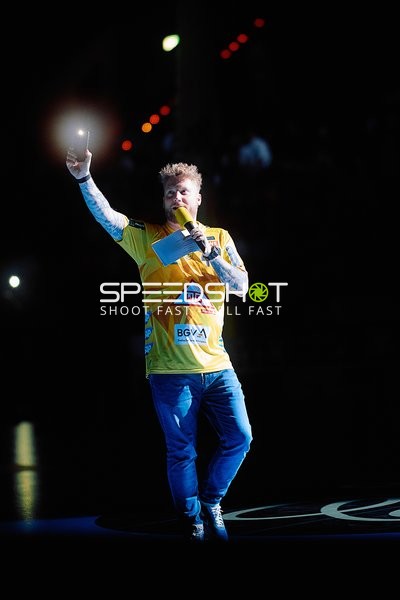 Ansage durch Kevin Gerwin (49;Rhein Neckar Löwen)