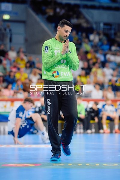 Torwart Martin Tomovski (12;VfL Potsdam) im Fokus