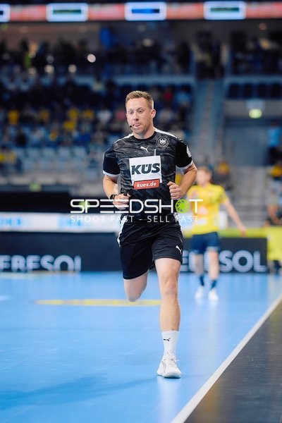 Laufender Schiedsrichter ohne Spieler