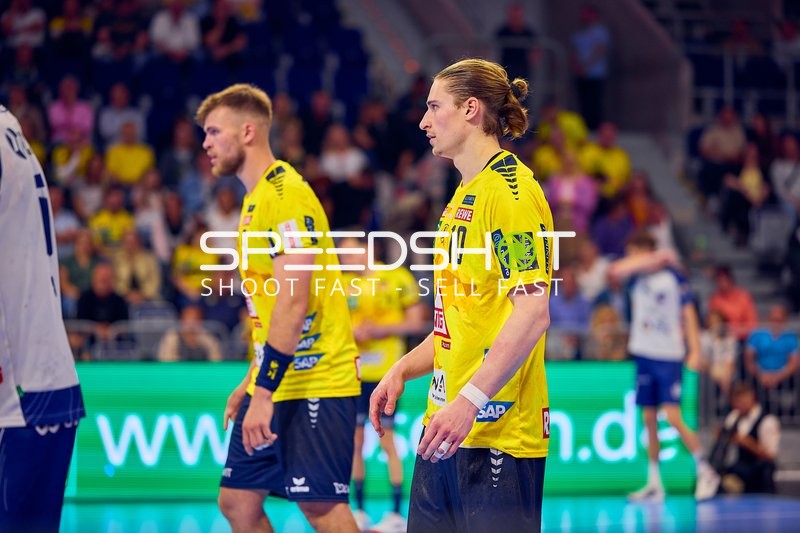 stehend Juri Knorr (10;Rhein Neckar Löwen), 