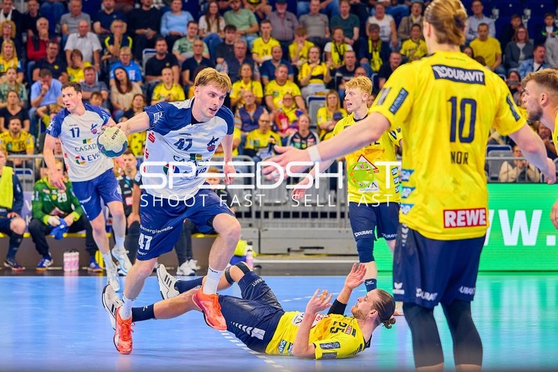 Dustin Kraus (47, VfL Potsdam), versuch zu werfen.