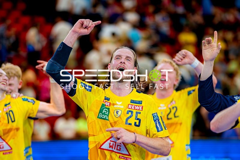 Feier nach Spielende Olle Forsell-Schefvert (25;Rhein Neckar Löwen), Juri Knorr (10;Rhein Neckar Löwen), Gustav Davidsson (22;Rhein Neckar Löwen), Patrick Groetzki (24;Rhein Neckar Löwen)