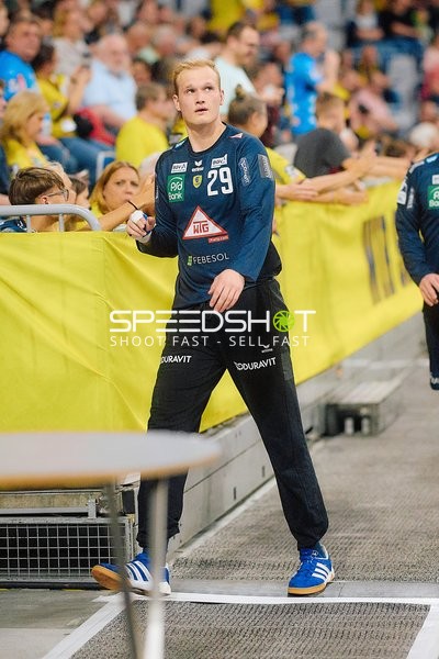 David Späth (29, Rhein Neckar Löwen) am Spielfeldrand