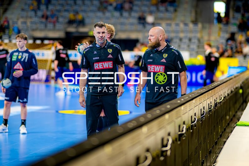 Aufwärmen Dragan Jerkovic (98;Rhein Neckar Löwen), Lennart Karrenbauer (71;Rhein Neckar Löwen)