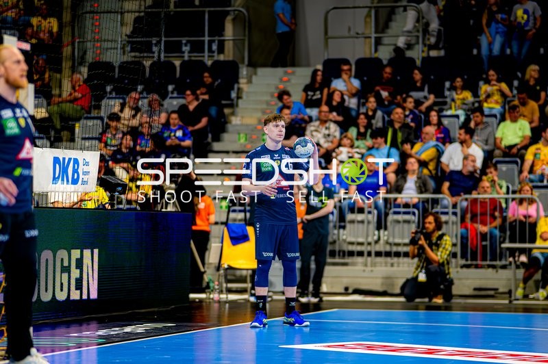 Ballvorbereitung Niklas Michalski (26;Rhein Neckar Löwen)