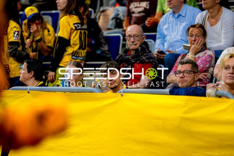 Publikumsszene vor Spiel