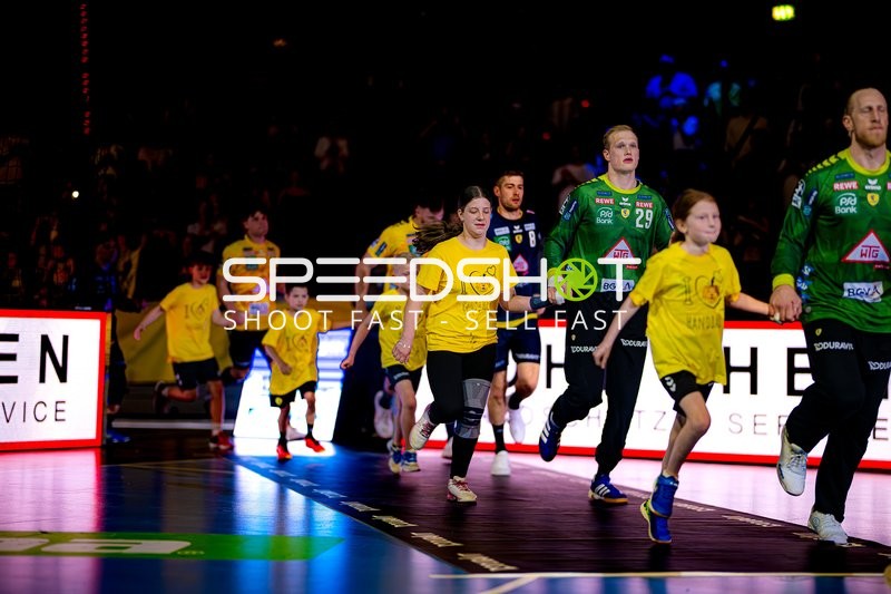 Spieler-Einlauf mit David Späth (29;Rhein Neckar Löwen), , 