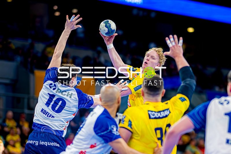 Wurf Juri Knorr (10;Rhein Neckar Löwen) gegen Elias Kofler (10;1. VfL Potsdam)