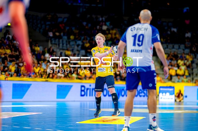 Pass Gustav Davidsson (22;Rhein Neckar Löwen) an David Cyrill Akakpo (19;1. VfL Potsdam)