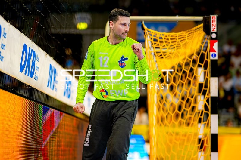 Torwartaktion Frederik Holer (12;1. VfL Potsdam)