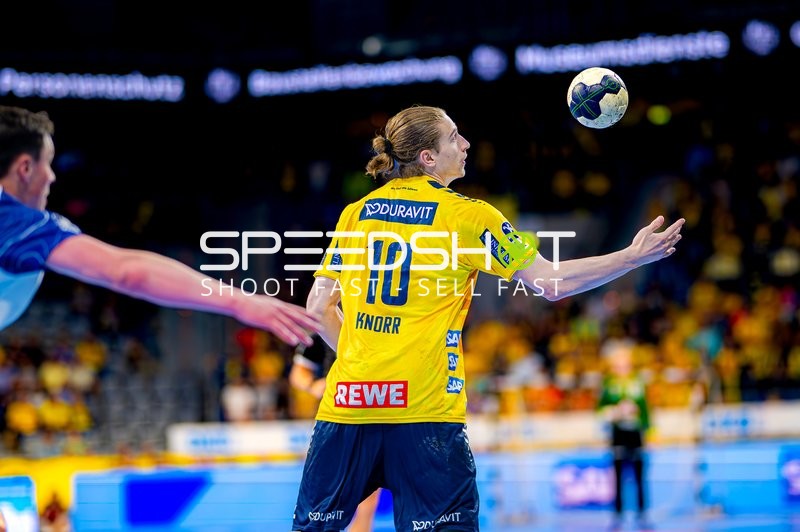 Pass von Juri Knorr (10;Rhein Neckar Löwen)