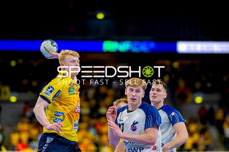 Wurf Jon Lindenchrone Andersen (42;Rhein Neckar Löwen) in Aktion