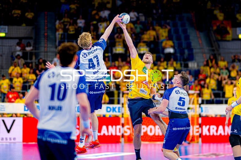 Sprungwurf Steven Plucnar Jacobsen (9;Rhein Neckar Löwen) gegen Josip Simic (5;1. VfL Potsdam), 41; 1. VfL Potsdam