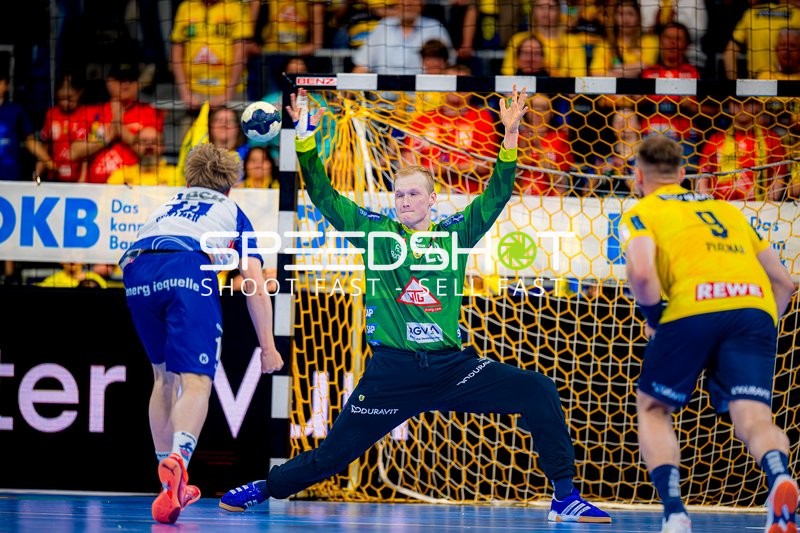 Torwartabwehr David Späth (29;Rhein Neckar Löwen) gegen 