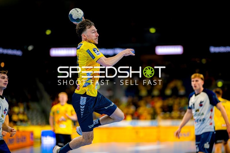 Wurf Juri Knorr (10;Rhein Neckar Löwen) in Halbzeit