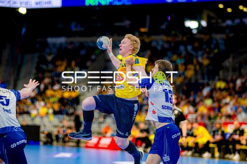 Wurf Gustav Davidsson (22;Rhein Neckar Löwen) gegen Joshua Thiele (13;1. VfL Potsdam)