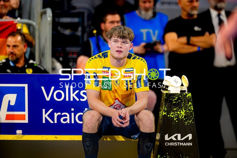 Pause David Móré (15;Rhein Neckar Löwen) Halbzeit