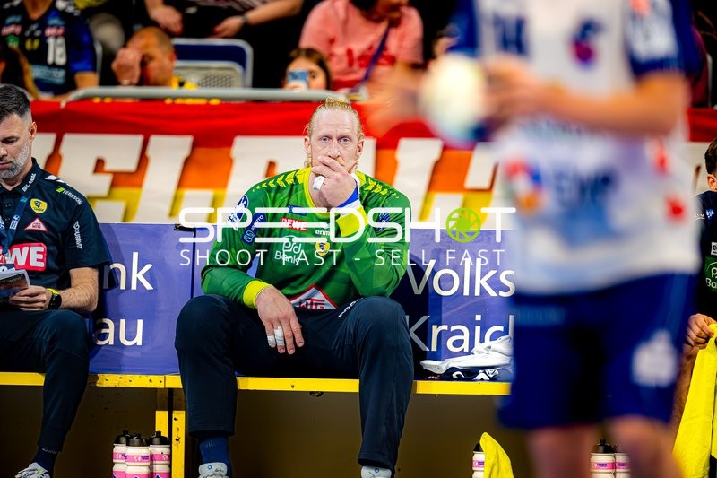 Pause mit Mikael Appelgren (1;Rhein Neckar Löwen) auf der Bank