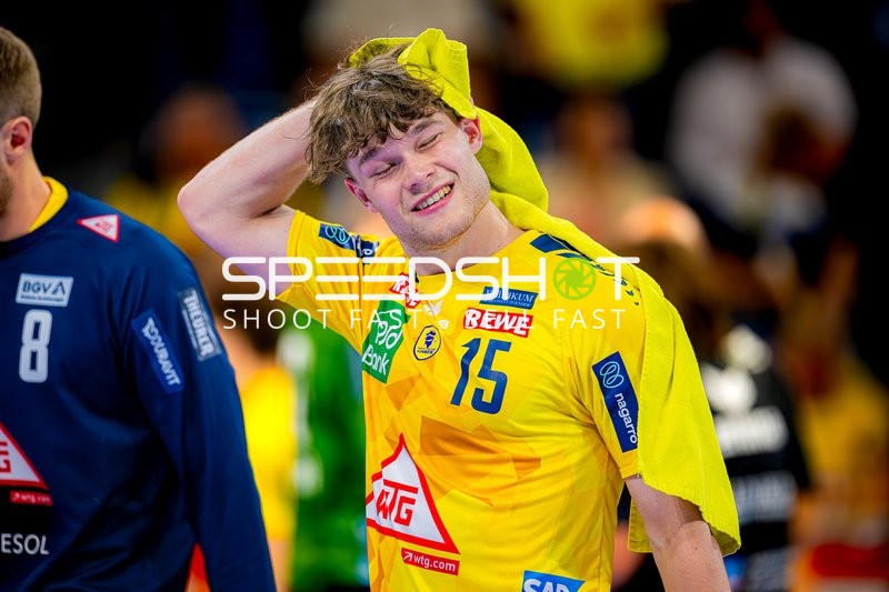 Halbzeitpause David Móré (15;Rhein Neckar Löwen)