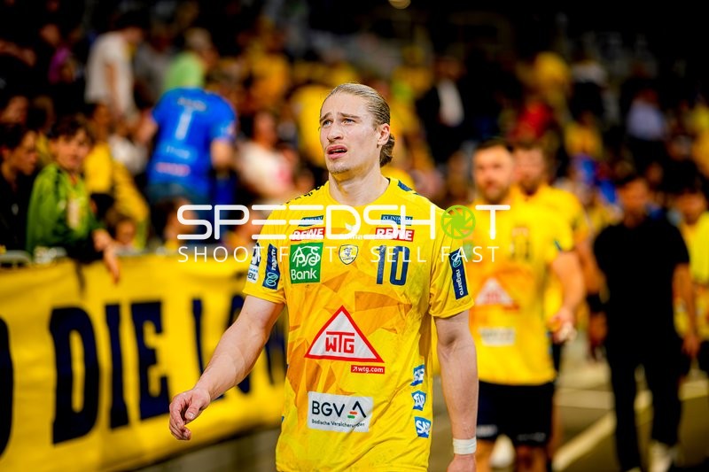 Spieler läuft vom Spielfeld Juri Knorr (10;Rhein Neckar Löwen)