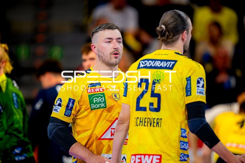 Spielszene Olle Forsell-Schefvert (25;Rhein Neckar Löwen), Jannik Kohlbacher (80;Rhein Neckar Löwen)