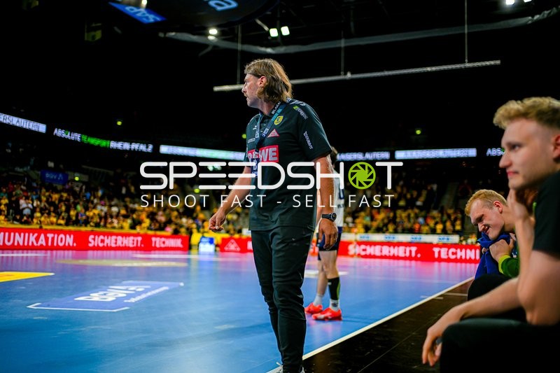 Trainer an Seitenlinie