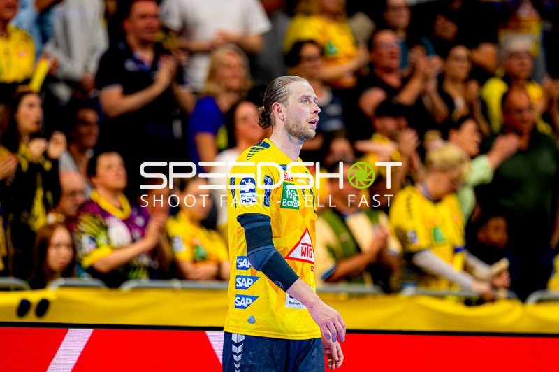 Spieler Olle Forsell-Schefvert (25;Rhein Neckar Löwen) in Spielpause