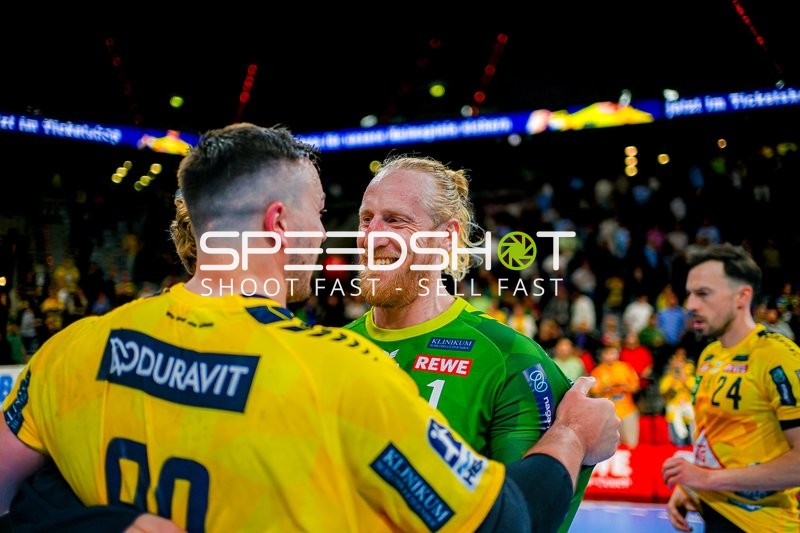 Torwartbegrüßung Mikael Appelgren (1;Rhein Neckar Löwen), Patrick Groetzki (24;Rhein Neckar Löwen)