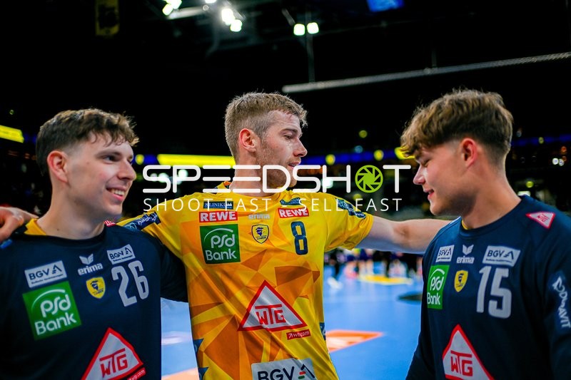 Spielerbegrüßung Niklas Michalski (26;Rhein Neckar Löwen), Tim Nothdurft (8;Rhein Neckar Löwen), David Móré (15;Rhein Neckar Löwen)