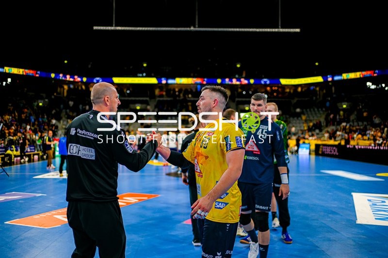 Handshake Halil Jaganjac (45;Rhein Neckar Löwen)