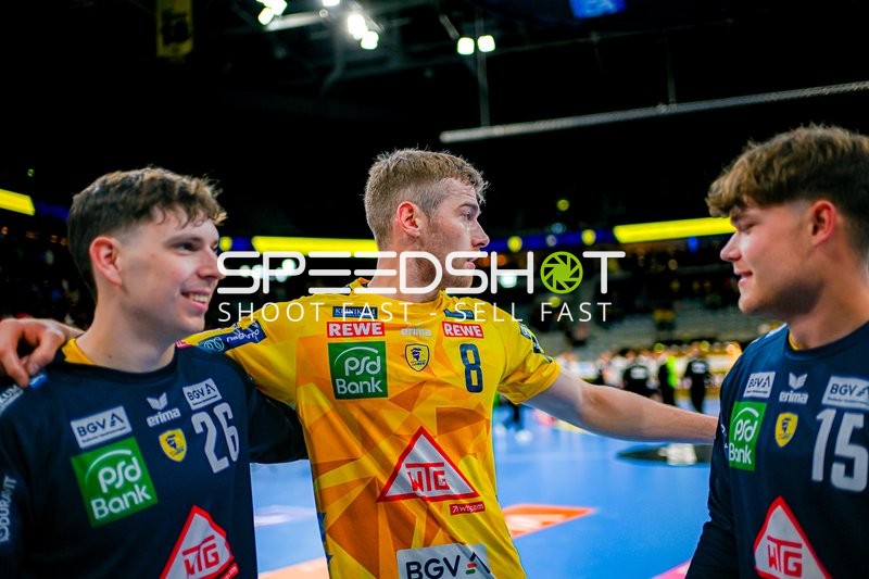 Tim Nothdurft (8, Rhein Neckar Löwen) mit Niklas Michalski (26, Rhein Neckar Löwen) und David Móré (15, Rhein Neckar Löwen)