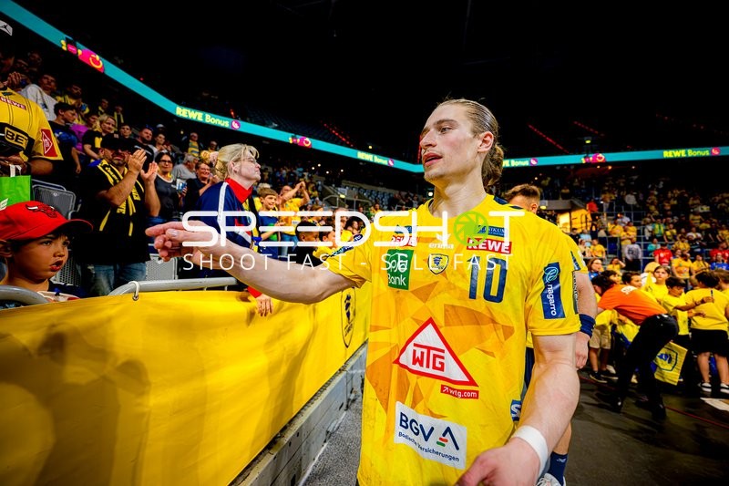 Interaktion mit Juri Knorr (10;Rhein Neckar Löwen)