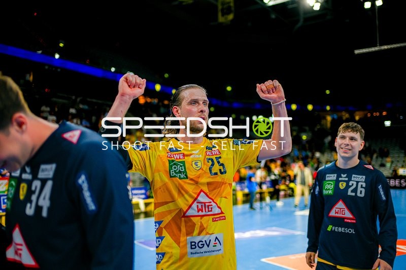 Spielende Olle Forsell-Schefvert (25;Rhein Neckar Löwen), Niklas Michalski (26;Rhein Neckar Löwen)