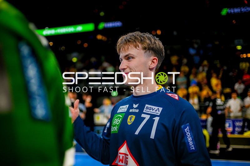 Spielerbegrüßung Lennart Karrenbauer (71;Rhein Neckar Löwen)